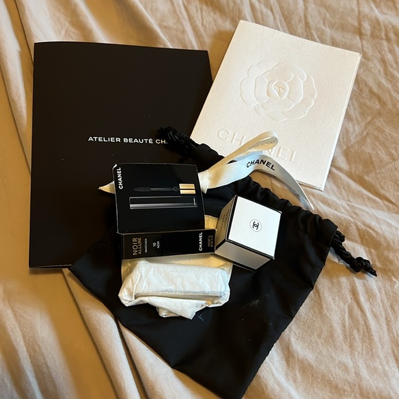 SALE!!! Chanel Set - Mascara, Lip Color & Body Cream in a Pouch - Picture 11 of 11